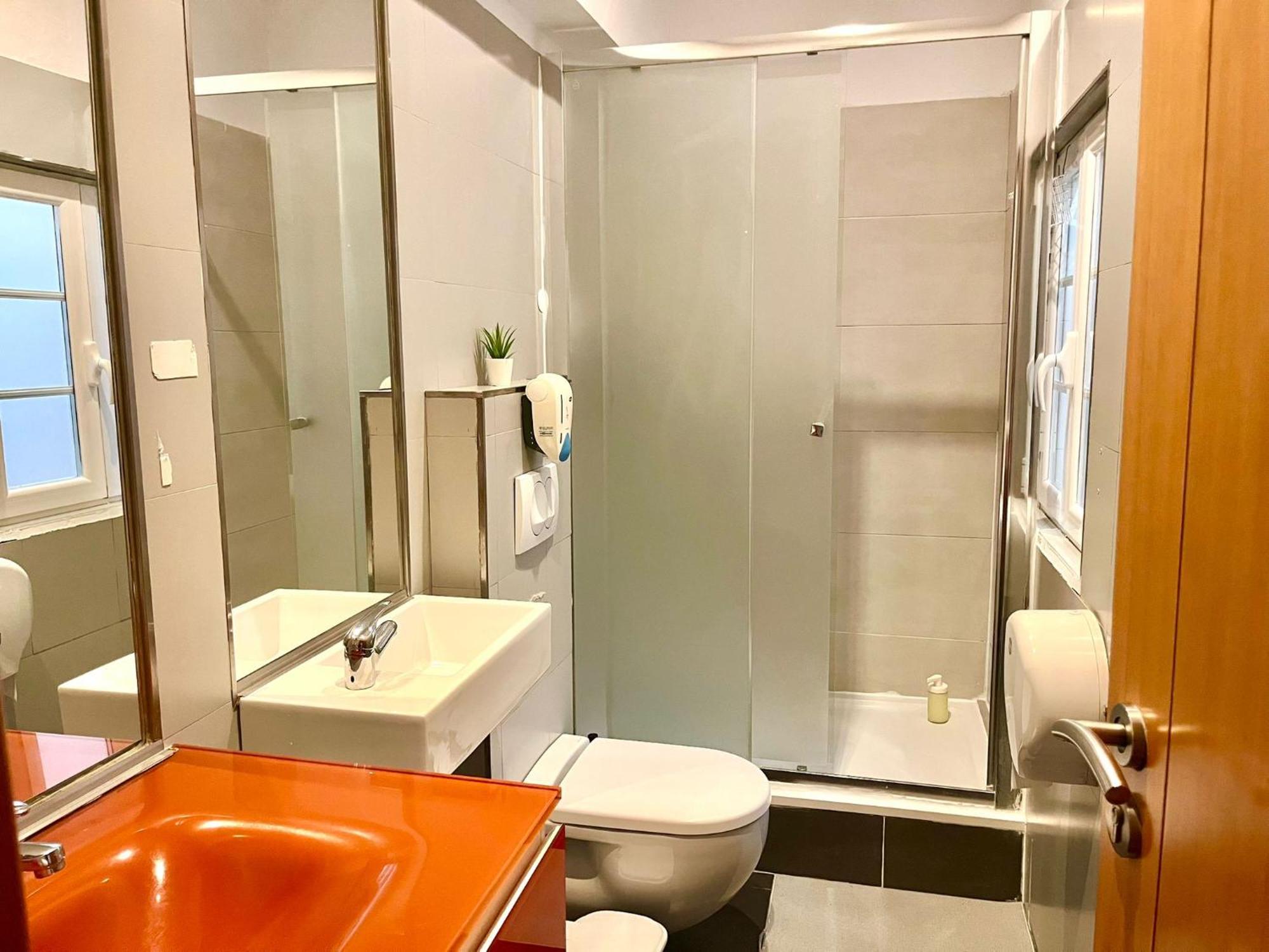 3 Bedroom, 2,5 Bathroom - Bairro Alto Residence Lisbon Luaran gambar